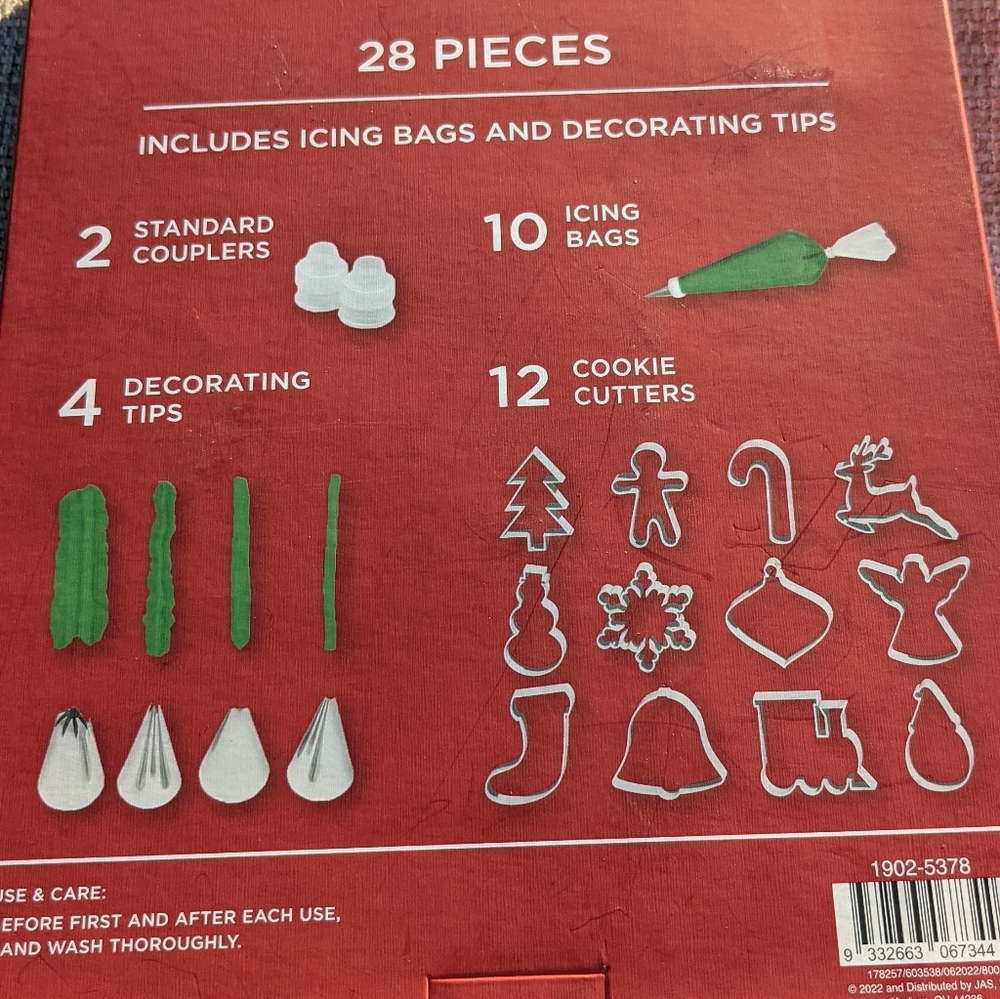 Storybook Cookie Cutter & Decorating Set 28 pieces including decorating tips